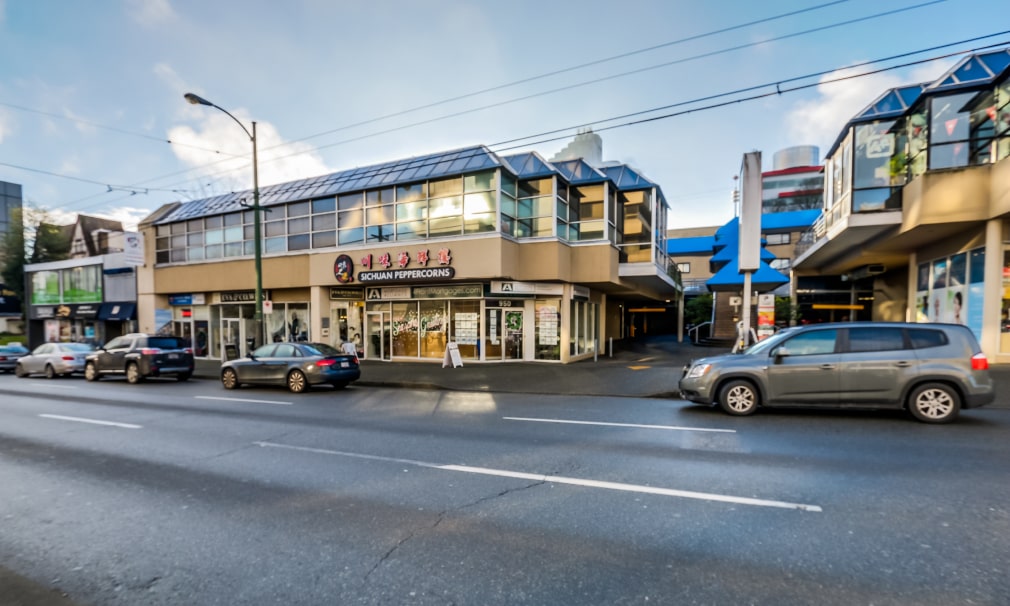 950 West Broadway aerial picture retail investment sold in Vancouver by LUK commercial real estate group