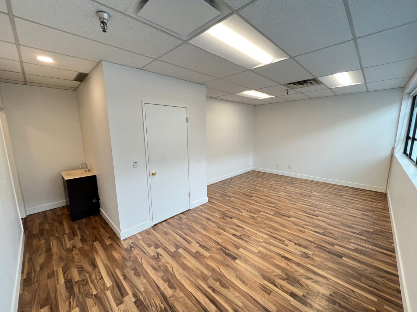 201-1416 West 8th Avenue for lease in Vancouver interiors picture by LUK commercial real estate group